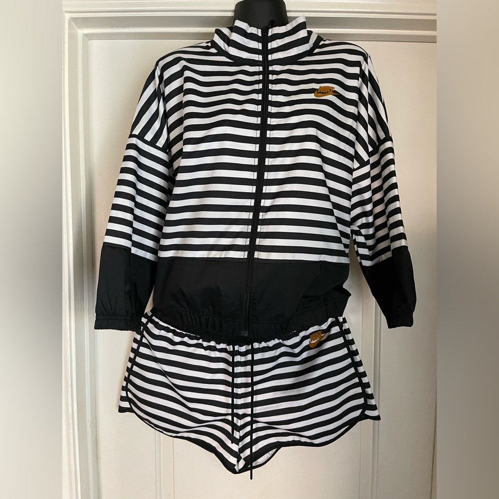 Nike 2 piece Athletic outfit
